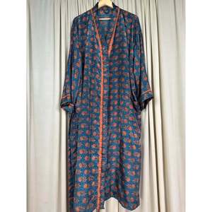 Vestido Kimono de Seda Reciclada Estilo Boho Chic Vintage para Mujer, Ideal para la Playa, Resort, Casa o como Túnica de Baño - Product Image 4