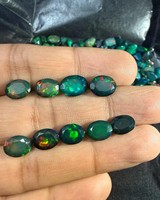 Opale éthiopienne noire naturelle taillée, lot de pierres de 145 carats, taille MM mixte, opale de feu multicolore pour la fabrication de bijoux, vente en gros d'opale