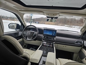 Lincoln Na-vig-at-or 2024 Bl-a-ck Label 4WD Toit Panoramique Caméra de Recul Régulateur de Vitesse Automatique Transmission Automatique - Product Image 2