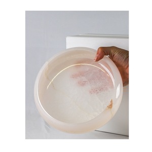 Bol de service en résine fait main surface brillante polie design élégant et élégant idéal pour les salades de fruits ou les idées de décoration de table - Product Image 2