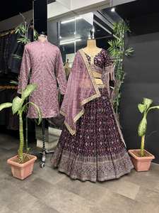 Ensemble de créateur moderne pour couple Lehenga Choli Kurta de style traditionnel le plus vendu pour les fêtes de mariage prix de gros en vrac en Inde - Product Image 5