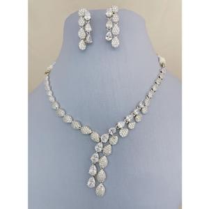 Conjunto de collar de diseñador de piedra AD con acabado plateado de la mejor calidad étnica con pendientes para colección de ropa de boda para mujeres y niñas - Product Image 1