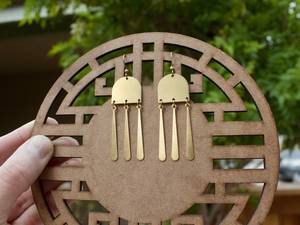 Encantos ligeros de latón crudo-Elegancia diaria en pendientes de latón martillado hechos a mano - Product Image 6