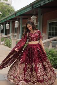 Lehenga แบบดั้งเดิมที่สวยงามสำหรับงานแต่งงานของนักออกแบบชาวอินเดียพร้อมเสื้อแฟนซีและปาร์ตี้เพื่อนเจ้าสาว - Product Image 3