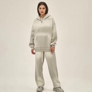 Ensemble décontracté beige à la mode Sweat à capuche coupe décontractée avec pantalon de survêtement assorti Vêtements de détente confortables Style sans effort pour un confort quotidien - Product Image 4