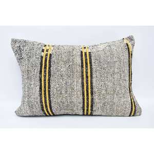 Oreiller en laine beige à rayures subtiles 16x24 pouces tissé Vintage Kantha Patchwork oreiller magnifiquement artisanal - Product Image 1