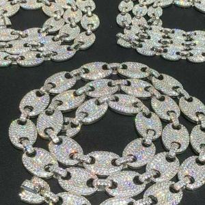 Lujo oro mujer Iced Out Puffed Mariner Link Hip-Hop cadena moderna declaración joyería que simboliza fuerza y confianza - Product Image 1