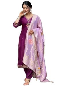 Este clásico pero contemporáneo Salwar Kameez / Conjunto de Kurti/Kurta tradicional hasta la rodilla, especial para mujeres Desi y saludables, ideal para bodas. - Product Image 1