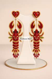 Pendientes de Lujo con Cuentas Rojas y Doradas, con Perlas Bordadas en Forma de Langosta - Product Image 4