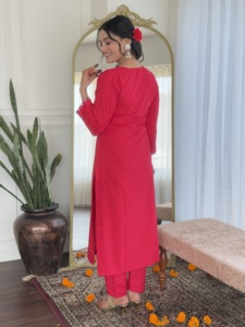 Kurti ยาวแบบพรีเมี่ยมสำหรับผู้หญิงที่มีการเย็บที่มีคุณภาพสูงสวมใส่สบายดีไซน์ทนทานเหมาะสำหรับการส่งออกและราคาไม่แพง - Product Image 4