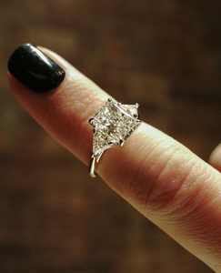 12x8มม. แหวนหมั้นเพชร CZ สีขาวพร้อมด้วยอัญมณีด้านข้างล้านล้านชิ้นเครื่องประดับคลาสสิก - Product Image 3