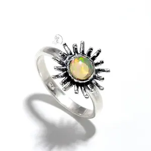 Conception assez unique opale éthiopienne naturelle forme ronde 925 argent sterling massif mode nouvelle collection bague de bijoux fins