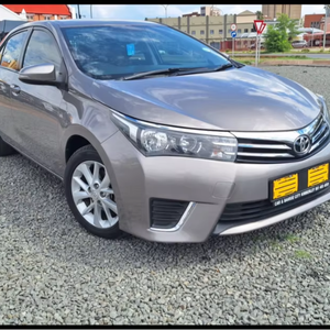 Voiture d'occasion de qualité et abordable, Toyota Corolla 1.6 Prestige 2015, conduite à droite - Product Image 1