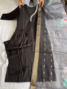 Evergreen Design Couleur incroyable Pantalon Kuri en soie romaine de qualité supérieure et Dupatta avec travail manuel Exportateur et approvisionnement indiens - Product Image 3