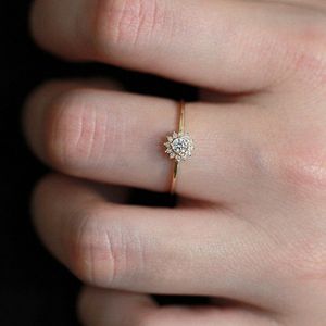 14K oro sólido delicado floral solitario anillo moissanita corte anillo regalo para boda delicado diseño floral - Product Image 3