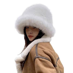 Bonnet en fausse fourrure avec design extensible pour un usage quotidien au froid Bonnet en tricot avec finition en fourrure pour des looks d'hiver élégants - Product Image 1