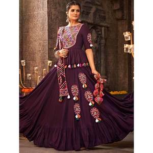 Lehenga Choli Morado de Rayón para Navratri con Hermoso Bordado de Hilo para Vestidos de Fiesta - Product Image 2