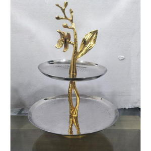 Support de gâteau à motif floral fait à la main en métal de la meilleure qualité support de service de gâteau attrayant pour centre de table de toute occasion - Product Image 1