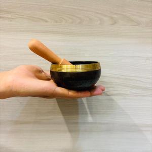 Artisanat en métal de bol chantant à thème bouddhiste en bronze de style traditionnel pour la thérapie par le son et la guérison des chakras - Product Image 3