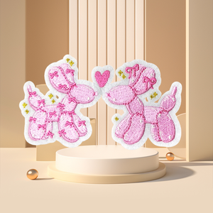Lindo Parche Bordado de Corazón de Perro con Doble Globo Rosa para Accesorios - Product Image 1
