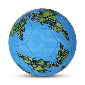 Ballon de football standard officiel avec surface lisse assurant précision stabilité et puissance dans les coups de pied - Product Image 1