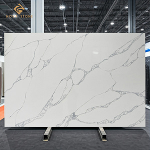 Losa de Cuarzo Sintético NV870 con Menos Juntas, Decoración Integrada, Diseño Calacatta con Vetas Pronunciadas - Product Image 1