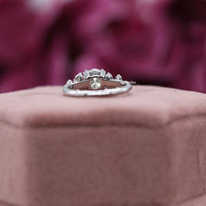 Anillo de compromiso de piedra de racimo de diamante cultivado en laboratorio de corte redondo de 2ct, lujoso anillo de compromiso de oro sólido de 14K para mujer - Product Image 4