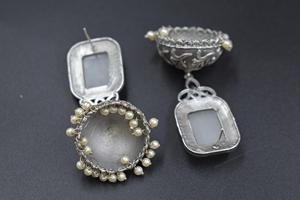 Venta caliente diseñador de plata de lujo aspecto igual piedra peso ligero Stud Jhumka pendiente joyería para niñas y mujeres - Product Image 5