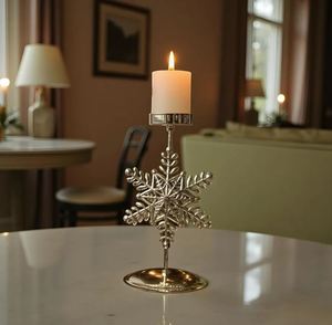 Candelabro Alto de Hierro con Acabado Antiguo, Adorno de Mesa Atemporal, Decoración Festiva de Lujo para Bodas, Decoración Natural para el Hogar - Product Image 1