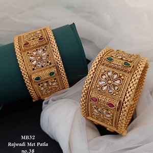 Bracelet jonc tendance en laiton plaqué or Bracelets de bijoux de mode Bracelets de haute qualité pour dames Bracelets de bijoux de main au prix d'usine - Product Image 1