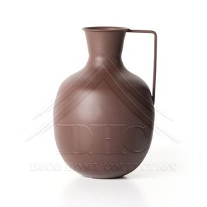 Florero de metal de estilo antiguo con un atractivo vintage único, perfecto para mejorar interiores modernos o rústicos - Product Image 6