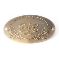 Plaque de logo en métal gaufré sur mesure fabriquée en usine, étiquette de nom en laiton antique pour meubles et décoration de la maison