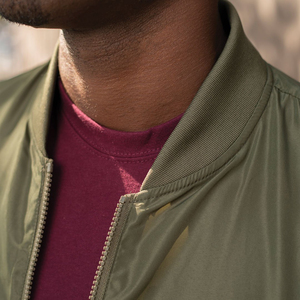 Blouson aviateur à manches longues avec logo de broderie personnalisé OEM pour hommes fermeture à glissière beige avec poches pour les mains pour la saison de printemps - Product Image 5