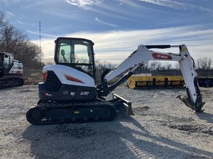 Excavadoras compactas usadas Bobcat E50 con cabezal de perforación giratorio y cabina cerrada, para construcción, paisajismo y agricultura, en venta. - Product Image 4