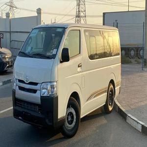 Toyota HIACE SUPER CLEAN, Techo Estándar, 15 Asientos, Diésel 2.5L, Tracción Trasera - Product Image 1