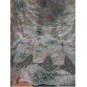 Tela de seda bordada de diseño único para prendas de vestir y la industria de la moda disponible a granel desde India - Product Image 1