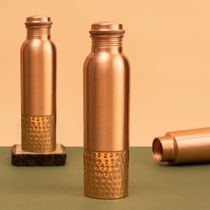 Bouteille en cuivre martelé de qualité supérieure pour le yoga, le bureau, la salle de sport et l'extérieur, disponible en gros - Product Image 3