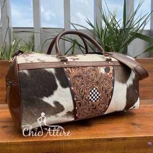 Sac polochon en fourrure de vachette unisexe élégant à carreaux de meilleure qualité en cuir repoussé à la main pour les affaires et les sacs à bagages du week-end - Product Image 1