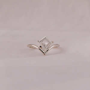 Or massif 14K Design personnalisé Unique Art Déco Portrait Cut Bague de fiançailles Cerf-volant Portrait Cut Lab-Grown Diamond Solitaire Trendy - Product Image 1