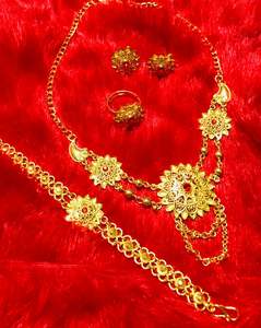 24K chapado en oro Dubai joyería de moda collar conjunto pendientes brazaletes peines broches Material de cobre para EE. UU. - Product Image 1