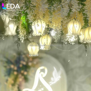 Lámpara de Techo LEDA de Metal Blanco con Forma de Lirio de los Valles, Lámpara LED para Pasillo, Decoración de Escenarios para Bodas y Fiestas - Product Image 1
