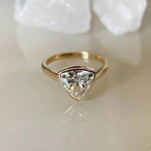 Anillo de plata de ley 2,16 con bisel de moissanita, incoloro, 925 CT - Product Image 2