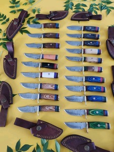 LOT DE 20 "COUTEAUX DE CHASSE EN ACIER DAMAS AVEC GAINE CADEAU POUR VOS AMIS. - Product Image 4