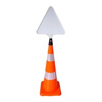 Cône de signalisation en PVC orange fluorescent avec double collier réfléchissant et base carrée 90 cm Ileri Trafik Modèle 12325 TK R2 3,6 kg
