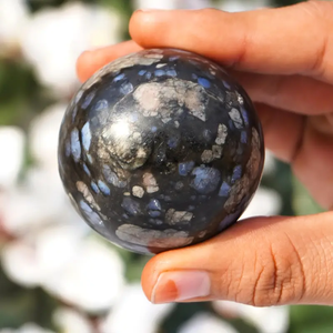 Bola de cristal natural al por mayor, piedra energética curativa, esfera azul QueSera Llanite para decoración del hogar y regalo mineral - Product Image 6