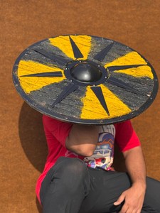 Auténtico escudo vikingo nórdico hecho a mano para guerreros y coleccionistas - Product Image 6