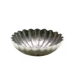 Cuenco decorativo de aluminio martillado con interior dorado, ideal para centro de mesa, almacenamiento elegante y decoración festiva - Product Image 4