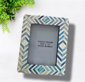 กรอบรูปไม้เรซินคุณภาพส่งออกแบบคลาสสิกพร้อมสลักกระดูกของตกแต่งบ้านอเนกประสงค์และสินค้าสำหรับห้องนั่งเล่น - Product Image 1