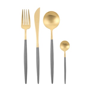 Unique Premium Portabilidad Acero Inoxidable Gris Oro Dual Tone Premium Juego de Cubiertos de 4 Piezas Fabricante Mayorista - Product Image 1