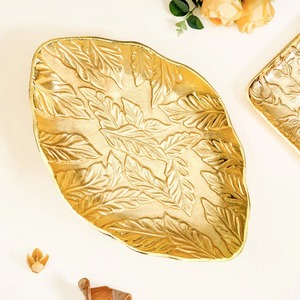 Bandeja de Servicio de Metal Dorado con Forma de Hoja y Diseño en Relieve para Decoración Moderna de Hogar, Hotel, Bodas y Fiestas - Product Image 4